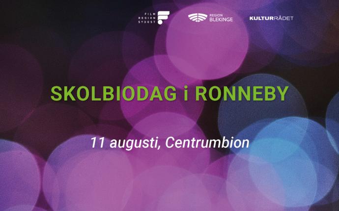 En bubblig lila bakgrund med texten Skolbiodag i Ronneby 11 augusti.