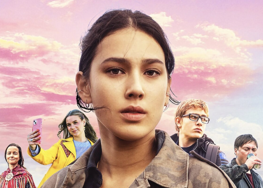 Närbild av en tjej med flera personer bakom.